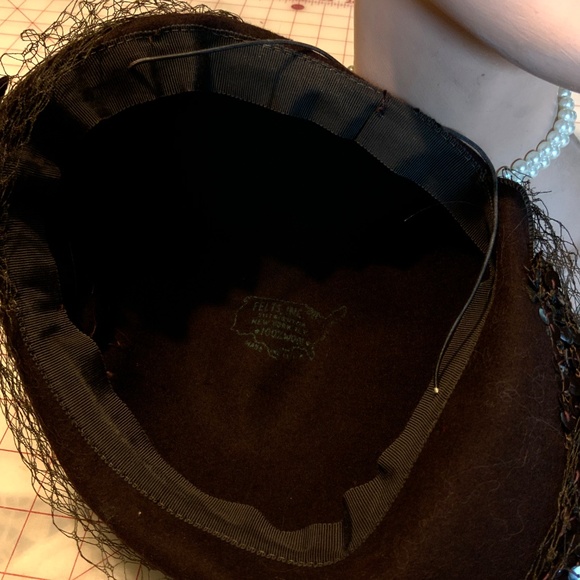Vintage 1930s -1940s Brown felt wool Cloche style hat w/ sequins & rust feathers main image 5